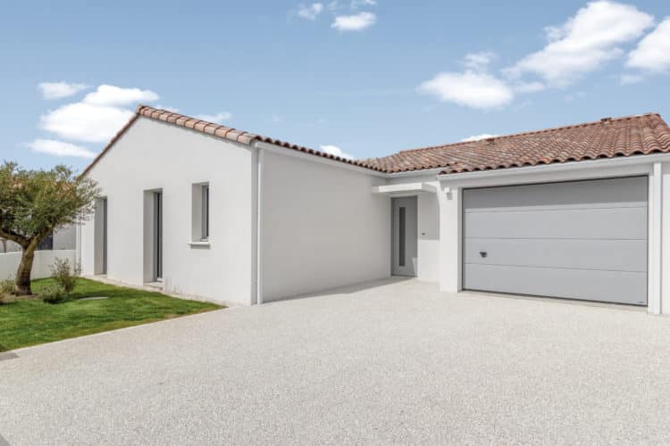 Façade d'une maison neuve avec enduit blanc Oze Neige aux Sables-d’Olonne