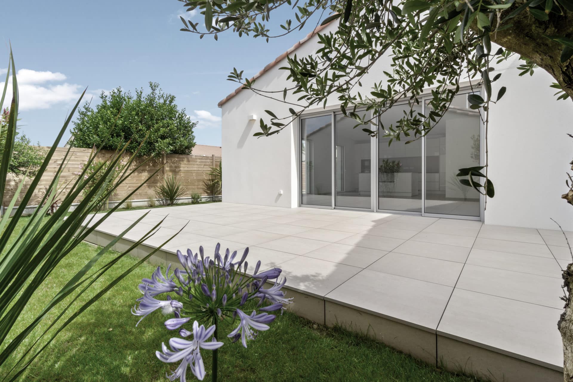ardin aménagé avec terrasse dans une maison neuve aux Sables-d’Olonne