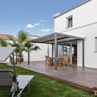 façade côté jardin avec terrasse de maison neuve à Saint-Hilaire-de-Riez