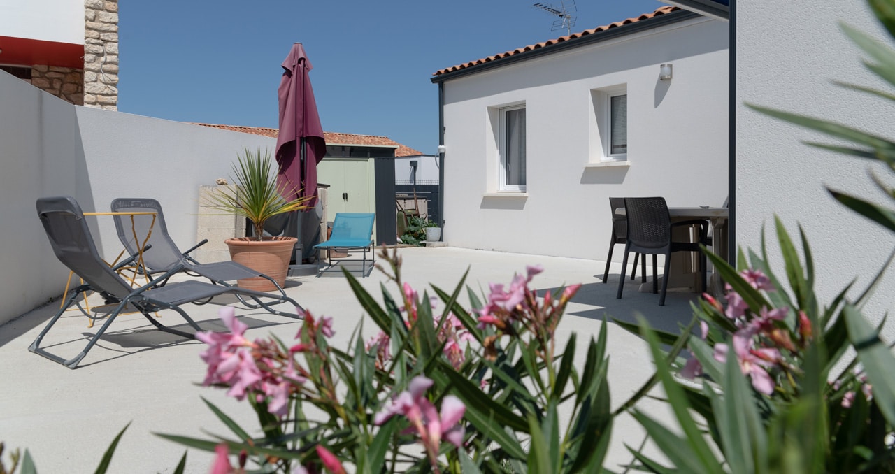 Constructeur de maison à Vaux-sur-Mer – vue côté jardin d’une maison plain-pied 81 m²