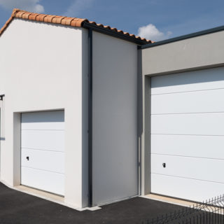 Façade avant de la maison neuve sur mesure à La Génétouze, réalisée par Maisons d’en France Atlantique