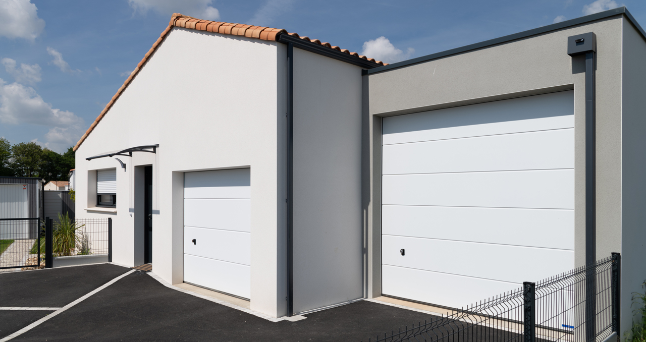 Façade avant de la maison neuve sur mesure à La Génétouze, réalisée par Maisons d’en France Atlantique