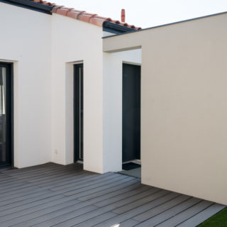 Entrée d’une maison neuve traditionnelle construite aux Sables d’Olonne