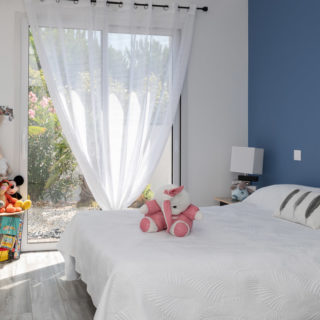 Chambre spacieuse et lumineuse d’une maison neuve T5 à Talmont-Saint-Hilaire.