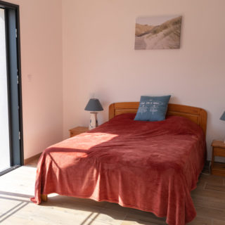 Chambre lumineuse dans maison plain-pied contemporaine à Saint-Jean-de-Monts