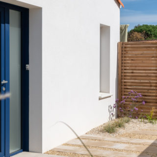 Maison neuve de 120 m² vue côté, accès cuisine et séjour, Vendée