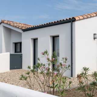 Maison plain-pied Premium L avec entrée cathédrale, façade avant à Angles