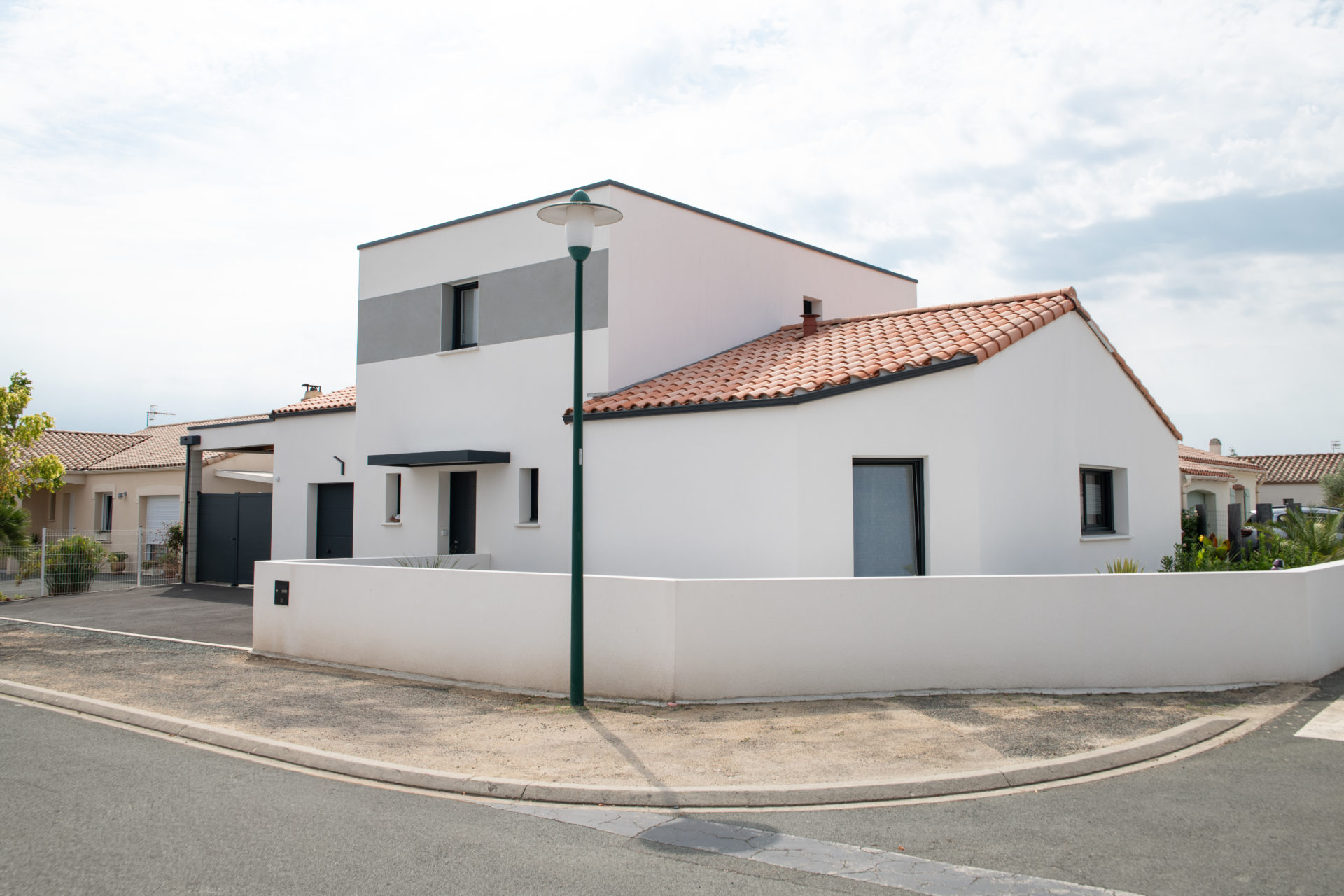 Maison neuve à étage à Angle, vue façade avant lumineuse