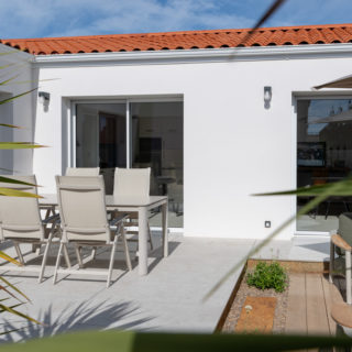 Piscine et terrasse d’une maison neuve de 120 m² aux Sables d’Olonne