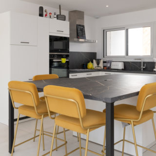 Cuisine fonctionnelle et conviviale intégrée à la pièce de vie