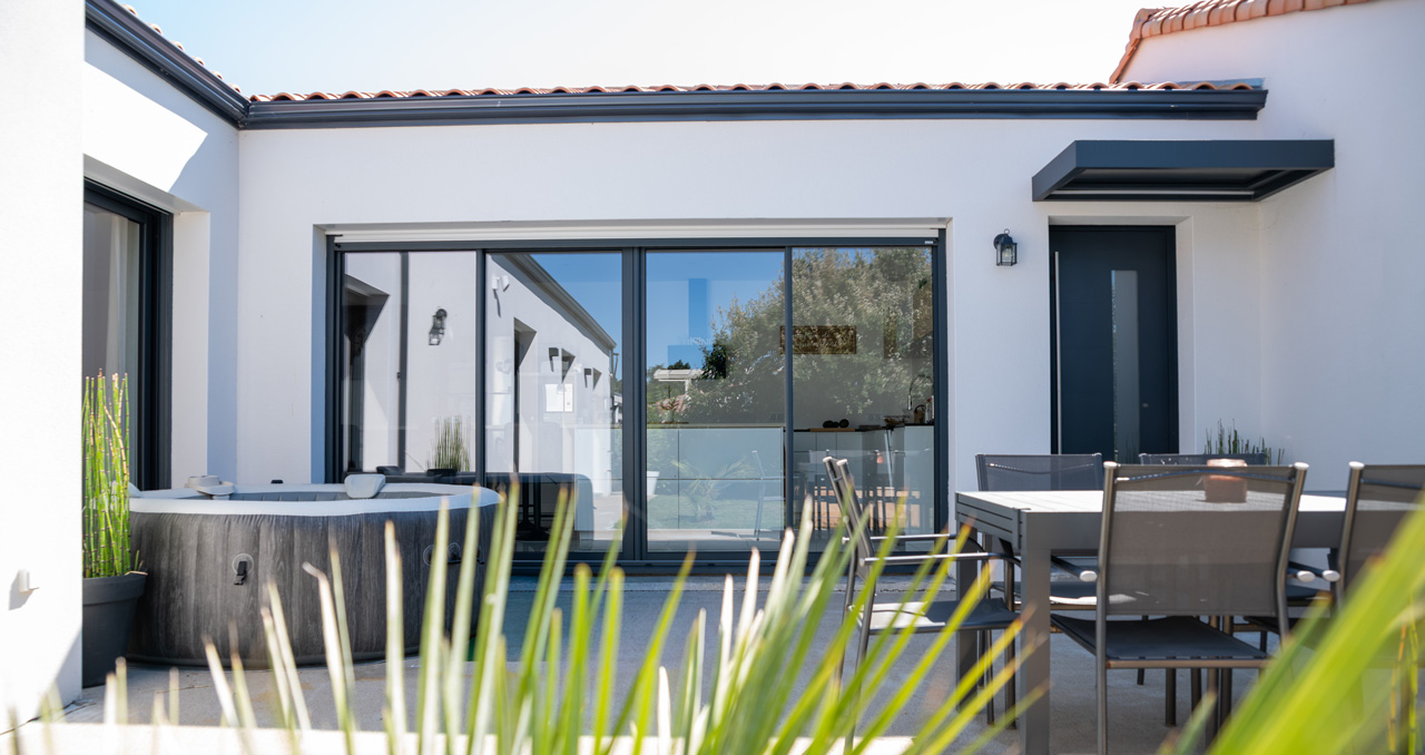 Jardin paysager avec piscine de la maison neuve 138 m² à Sainte-Foy