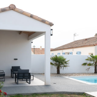 Local technique de piscine avec poolhouse attenant à la maison