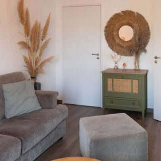 Salon lumineux d’une maison neuve située dans un écoquartier à L’Houmeau