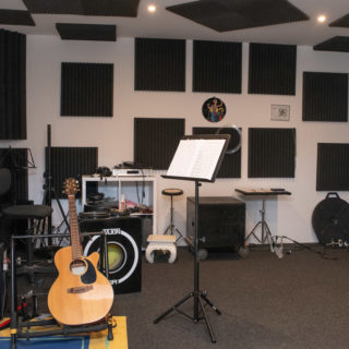 Studio de musique indépendant dans une maison neuve T5 à Talmont-Saint-Hilaire avec garage à camping-car
